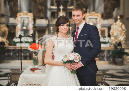 Wedding couple bide and groom get married in a church Wedding couple bide and groom get married in a church 69820098