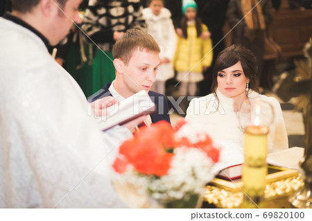 Wedding couple bide and groom get married in a church 69820100