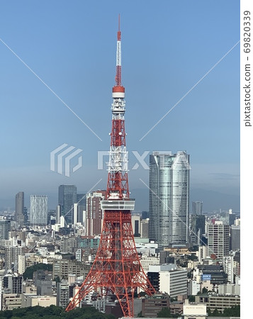 白天從前面看東京鐵塔時，藍天非常美麗。 69820339