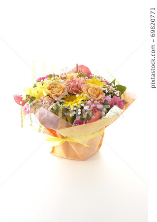 五顏六色的花束各種鮮花(白色背景) 五顏六色的花束各種鮮花(白色背景) 69820771