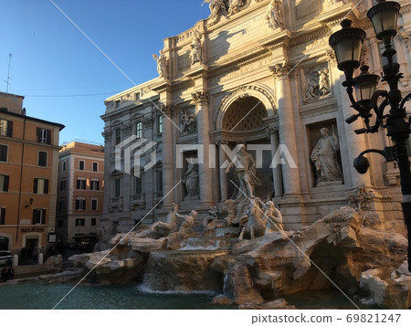 Beautiful Trevi Fountain 69821247