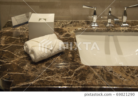 Clean washbasin with hotel towels 69821290