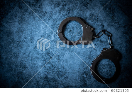 手鎖逮捕 69821505