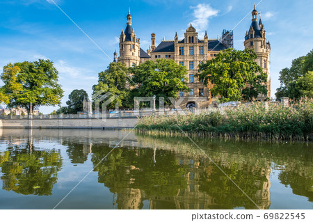 A beautiful fairy-tale castle in Schwerin, the view from the lake A beautiful fairy-tale castle in Schwerin, the view from the lake 69822545