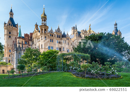 Beautiful fairytale castle in Schwerin on a summer day Beautiful fairytale castle in Schwerin on a summer day 69822551
