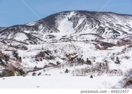 下雪季節的遺跡和栗駒山 69822957