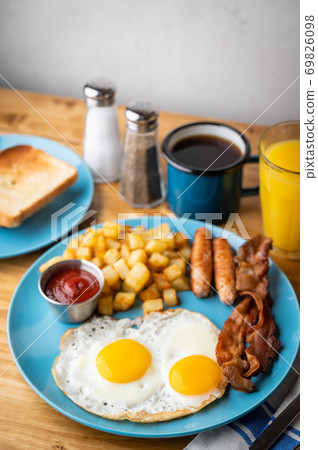 traditional american breakfast on wooden table traditional american breakfast on wooden table 69826098