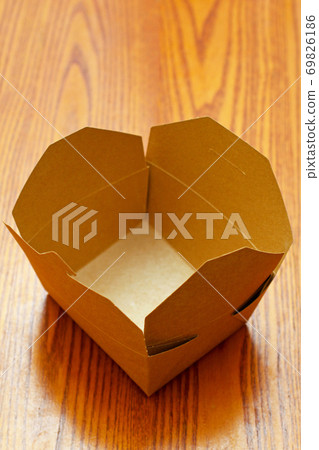 Empty box Empty box 69826186