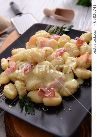 Gnocchi with prosciutto ham and cheese sauce Gnocchi with prosciutto ham and cheese sauce 69826741