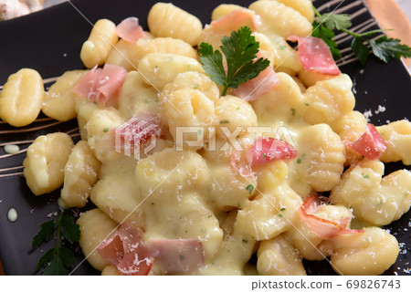 Gnocchi with prosciutto ham and cheese sauce Gnocchi with prosciutto ham and cheese sauce 69826743