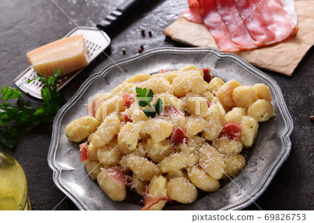 Gnocchi with prosciutto ham and cheese sauce Gnocchi with prosciutto ham and cheese sauce 69826753