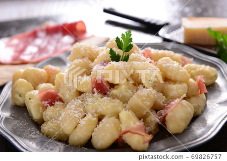 Gnocchi with prosciutto ham and cheese sauce Gnocchi with prosciutto ham and cheese sauce 69826757