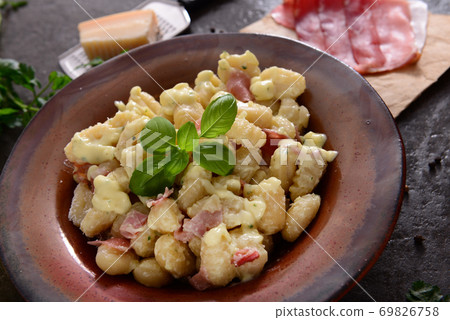 Gnocchi with prosciutto ham and cheese sauce Gnocchi with prosciutto ham and cheese sauce 69826758