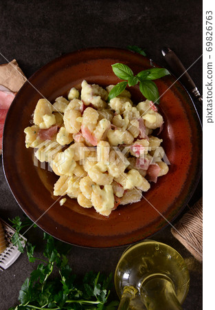 Gnocchi with prosciutto ham and cheese sauce Gnocchi with prosciutto ham and cheese sauce 69826763
