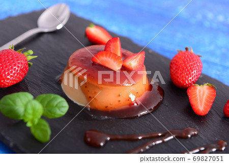Panna cotta with strawberries Panna cotta with strawberries 69827051