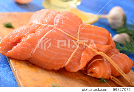 Smoked salmon loin Smoked salmon loin 69827075