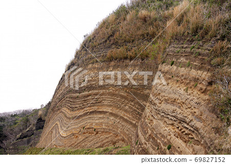 Strata section 4 69827152