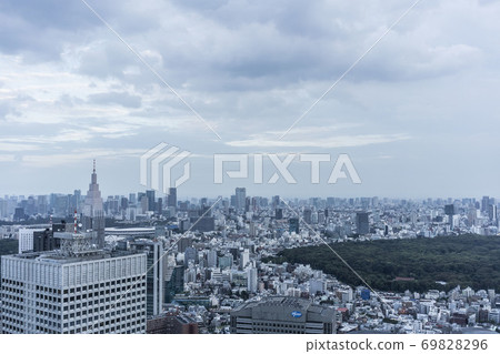 東京西新宿摩天大樓的景色 69828296