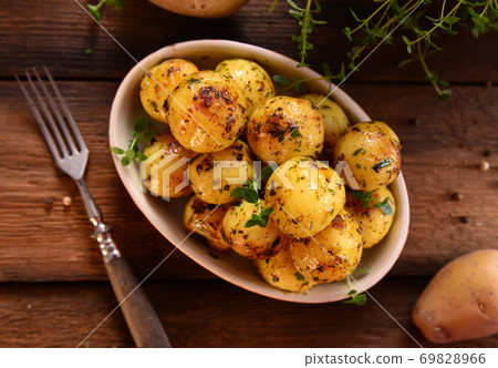 Roasted young potatoes Roasted young potatoes 69828966