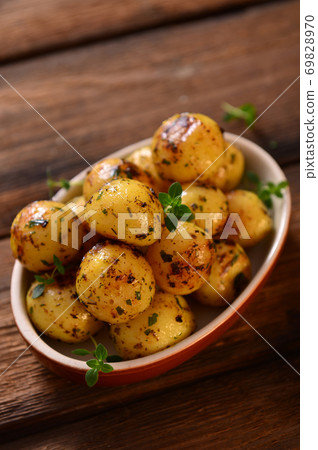 Roasted young potatoes Roasted young potatoes 69828970