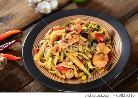 Traditional indonesian meal bami goreng with noodles, vegetables and chicken 69829310