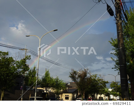 在這座城市中看到的彩虹 69829411