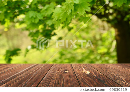 Empty table Empty table 69830319