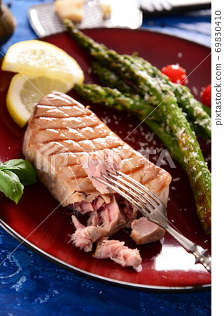 Grilled Tuna steak with roasted asparagus and parmesan Grilled Tuna steak with roasted asparagus and parmesan 69830410