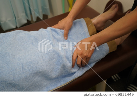 Foot massage 69831449