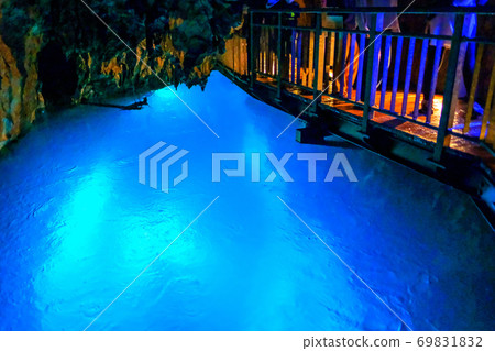 Dragon blue underground lake 69831832