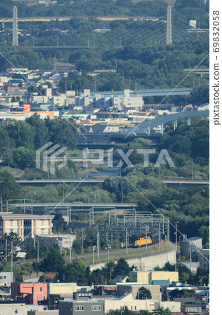 從旭川出發，帶著中部河及其背景的橋而出發的“ THE ROYAL EXPRESS” 69832058