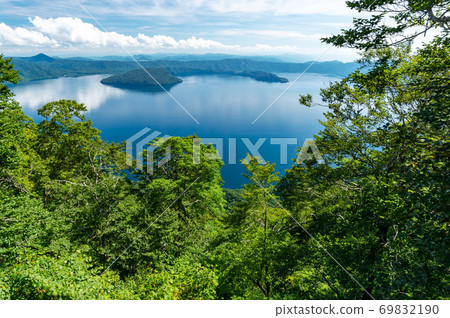 [Lake Towada, Aomori Prefecture] Lake Towada seen from Mt. Ohanabe 69832190