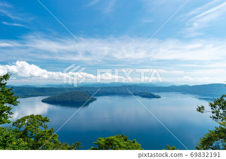 [Lake Towada, Aomori Prefecture] Lake Towada seen from Mt. Ohanabe 69832191