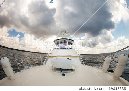 bride and groom in white clothes travel on yacht. bride and groom in white clothes travel on yacht. 69832288