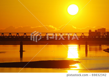 Keio Line passing the morning glow and Tamagawa Bridge Keio Line passing the morning glow and Tamagawa Bridge 69832342