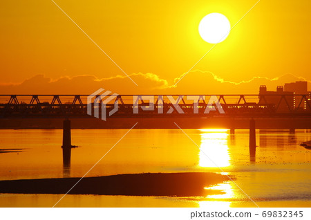 Keio Line passing the morning glow and Tamagawa Bridge Keio Line passing the morning glow and Tamagawa Bridge 69832345