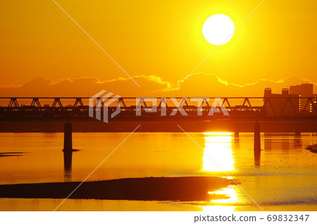 Keio Line passing the morning glow and Tamagawa Bridge Keio Line passing the morning glow and Tamagawa Bridge 69832347