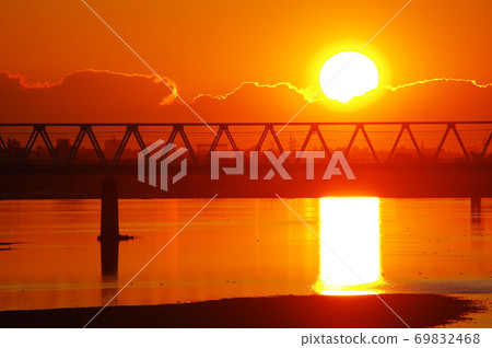 Sunrise and Keio Line Tamagawa Bridge Sunrise and Keio Line Tamagawa Bridge 69832468