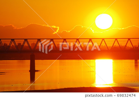 Sunrise and Keio Line Tamagawa Bridge Sunrise and Keio Line Tamagawa Bridge 69832474