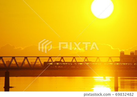Sunrise and Keio Line Tamagawa Bridge Sunrise and Keio Line Tamagawa Bridge 69832482