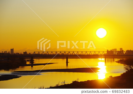 Sunrise and Keio Line Tamagawa Bridge Sunrise and Keio Line Tamagawa Bridge 69832483