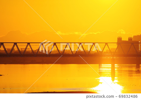 Sunrise and Keio Line Tamagawa Bridge Sunrise and Keio Line Tamagawa Bridge 69832486