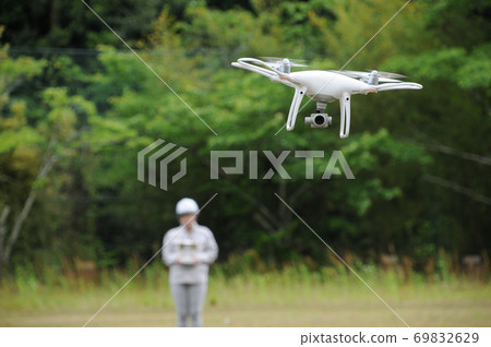 Steer the drone Steer the drone 69832629
