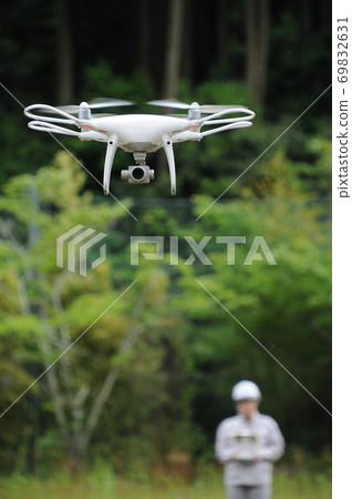 Steer the drone 69832631