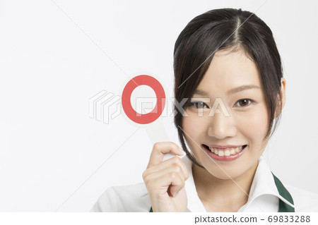 女店員與圓板 69833288