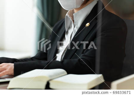 Female lawyer receiving consultation Female lawyer receiving consultation 69833671