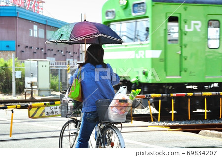 Railroad crossing	 69834207