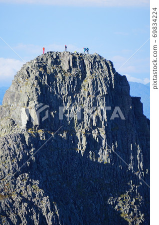 登山者站在詹達勒姆 登山者站在詹達勒姆 69834224