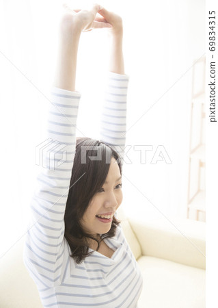 A woman growing 69834315