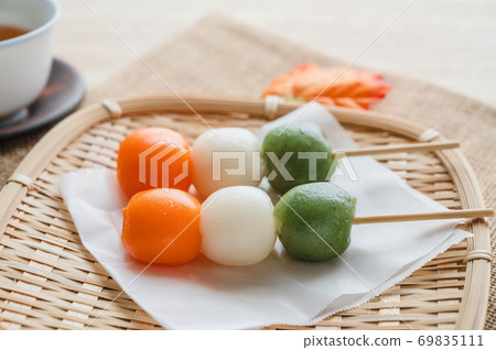 秋天三色團子 69835111